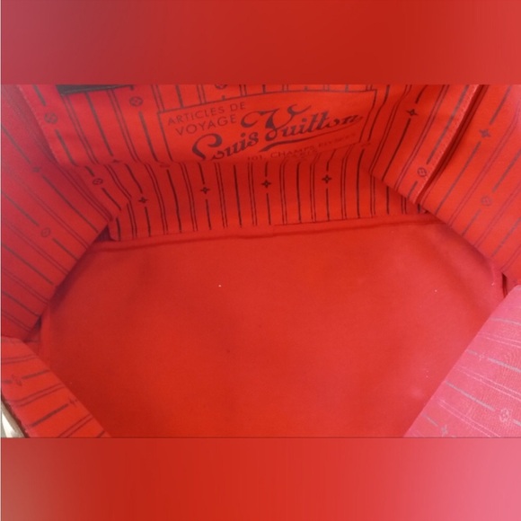 Authentic Louis Vuitton Neverfull interior difference - Picture 2 of 6
